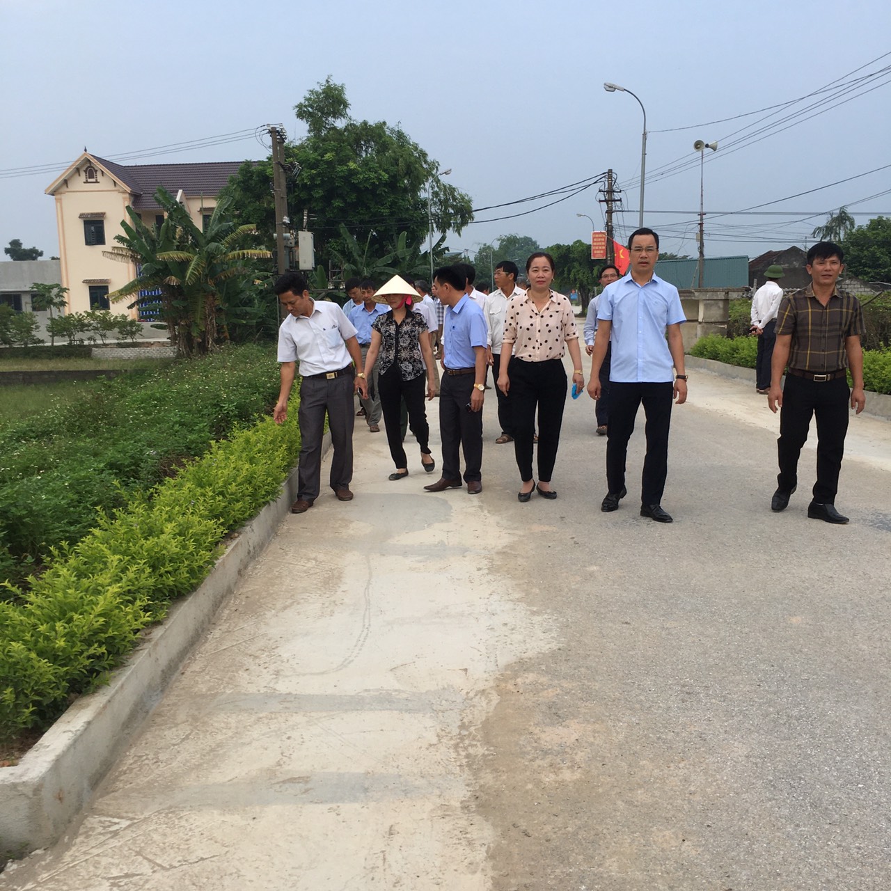 Ban chỉ đạo xây dựng NTM của xã về kiểm tra công tác xây dựng thôn kiểu mẫu của thôn Thủ Lộc